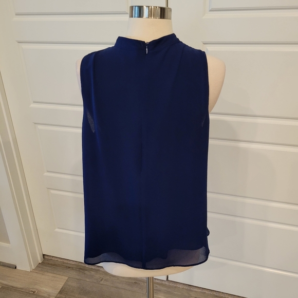 MAETTE WOMEN'S BLUE SLEEVELESS V NECK DESIGN TOP SIZE LARGE - Picture 5 of 10